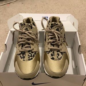 Leopard print Nike huarache